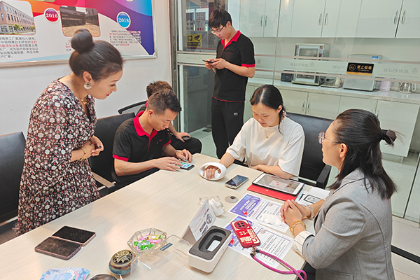 AI中医进企业：骏精赛用科技温度守护员工健康